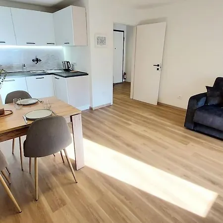 Апартаменты Renovated Flat Close To The Centre *