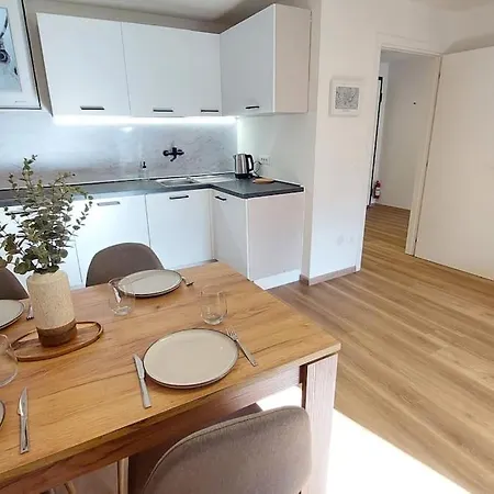 Apartment Renovated Flat Close To The Centre *