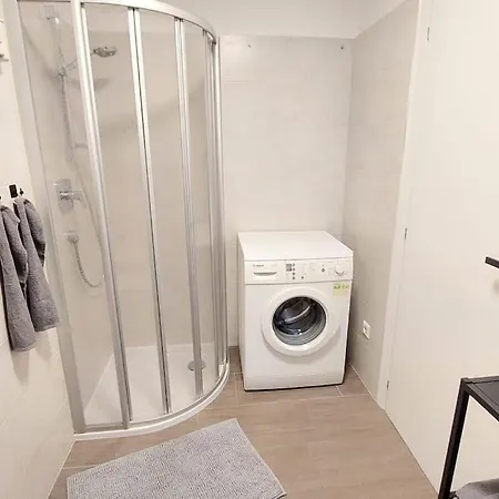 Modern Apartment, 5 Min To Center Daire *
